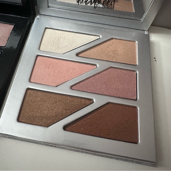 The Estee Edit Eye and Face palette set - Picture 2 of 6